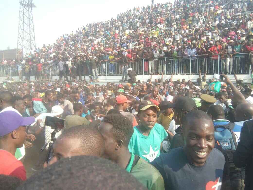 Stampede at Mugabe viewing