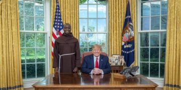 Kenyan teacher Peter Tabichi meets trump