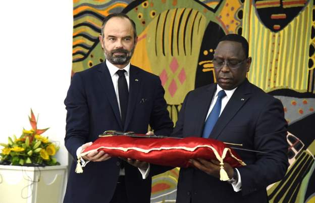 France returns sword to senegal