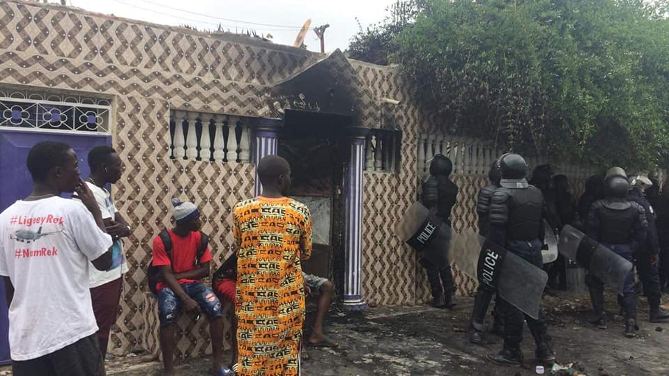 Mob burns police station Gambia